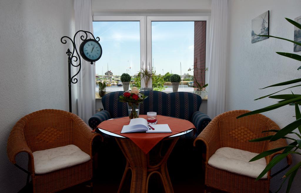 Hotel An'T Yachthaven Harlesiel Esterno foto