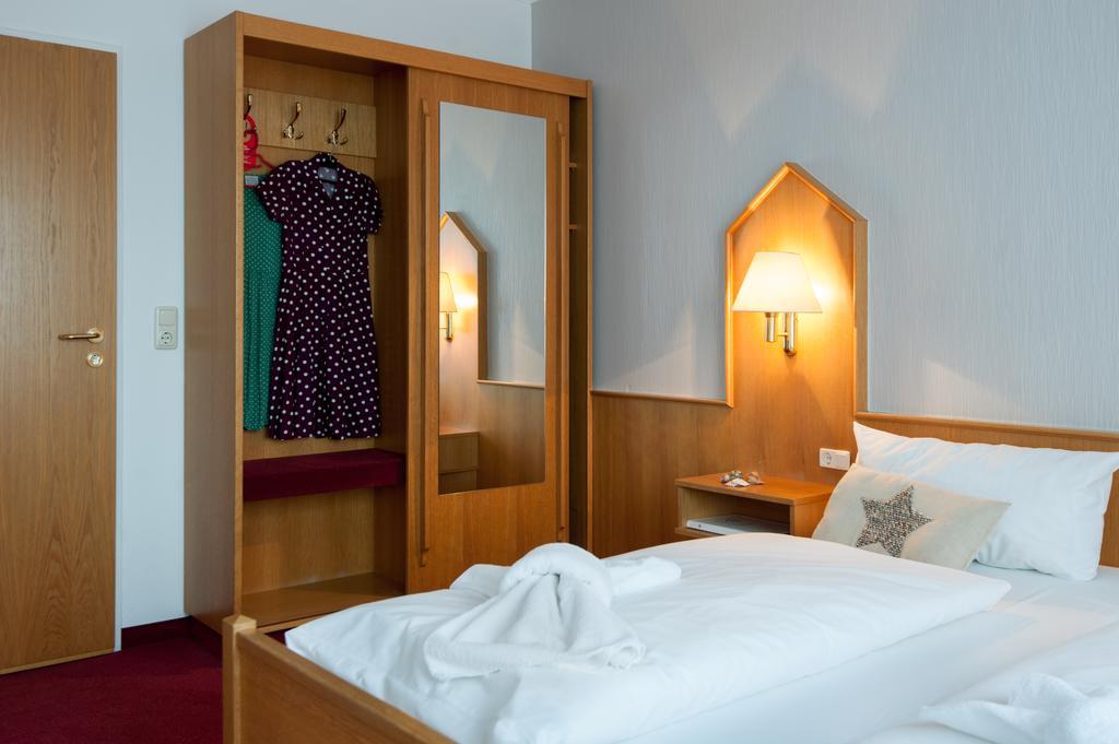 Hotel An'T Yachthaven Harlesiel Esterno foto