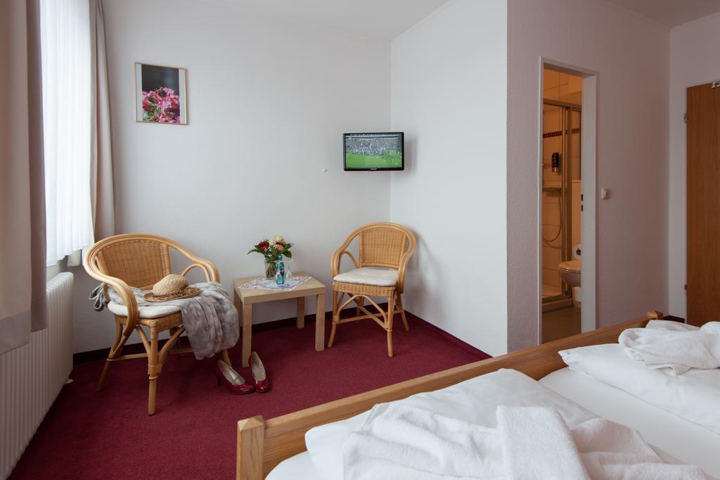 Hotel An'T Yachthaven Harlesiel Esterno foto