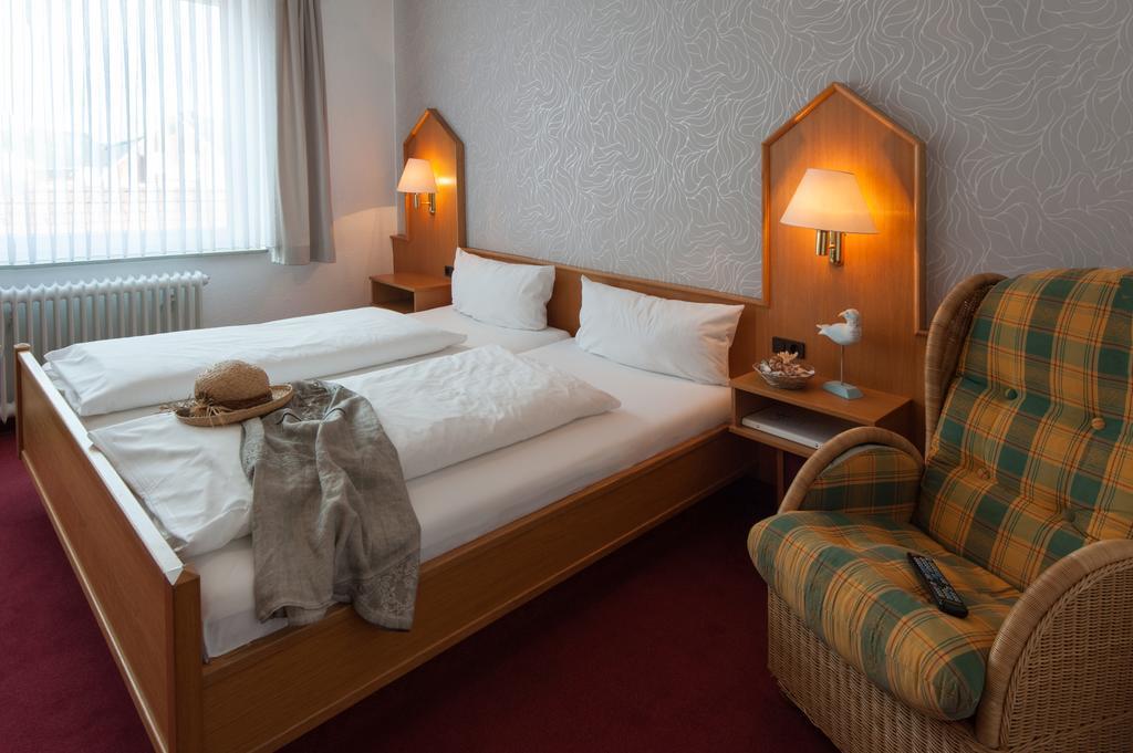 Hotel An'T Yachthaven Harlesiel Esterno foto