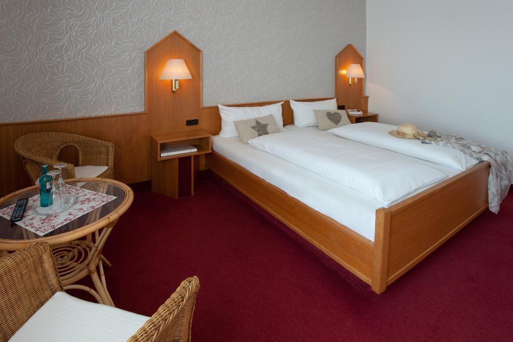 Hotel An'T Yachthaven Harlesiel Esterno foto