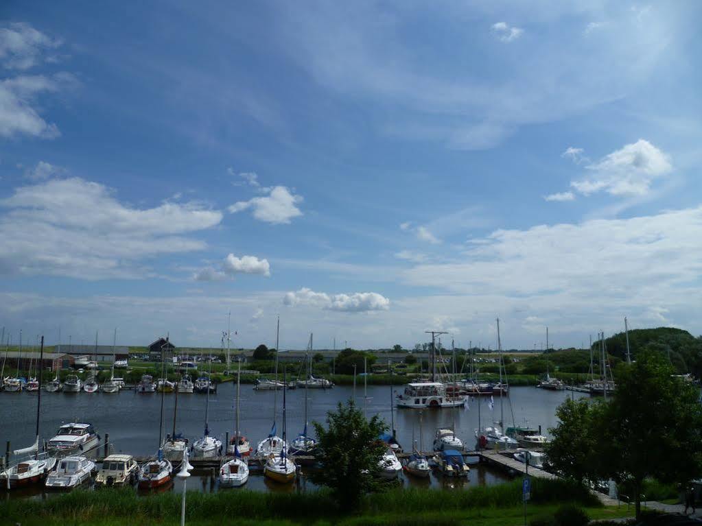 Hotel An'T Yachthaven Harlesiel Esterno foto