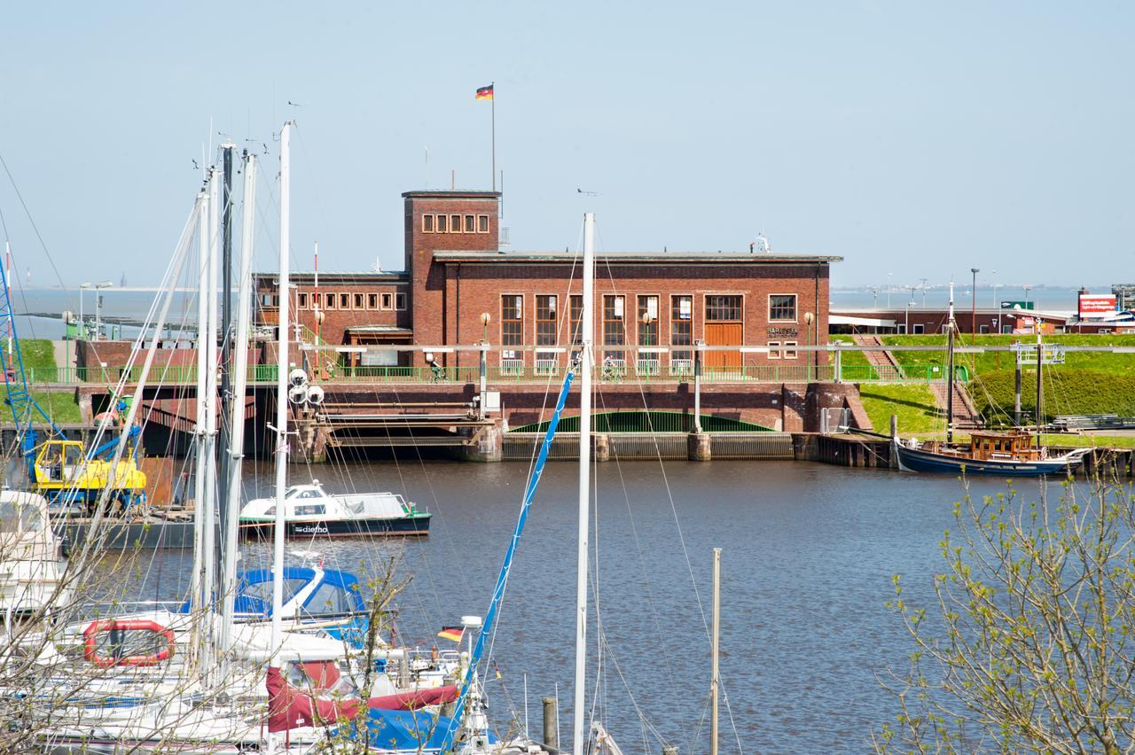 Hotel An'T Yachthaven Harlesiel Esterno foto